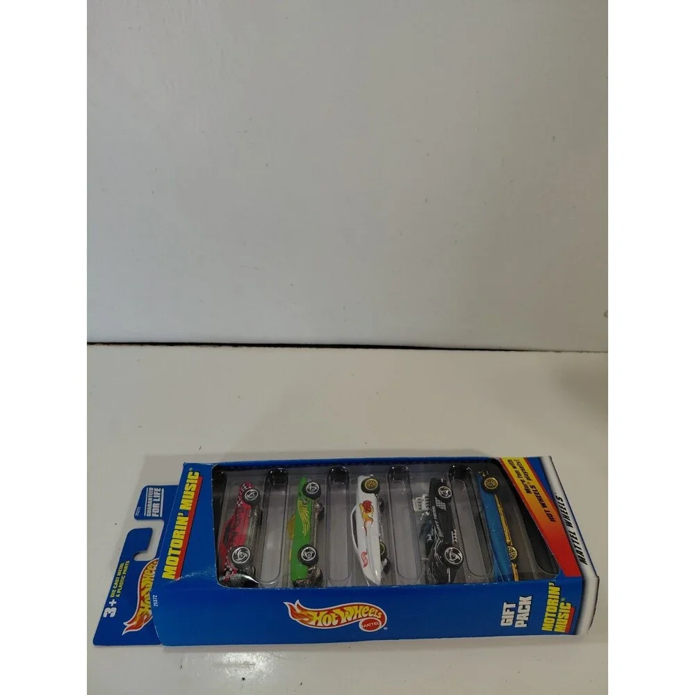 NIP Hot Wheels Motorin' Music 1:64 Die Cast Gift Pack (Corvette Mustang Camaro)
